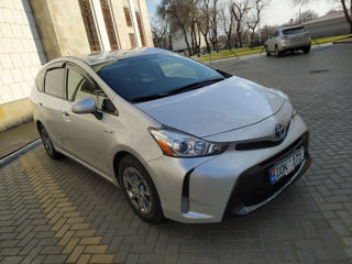 Toyota Prius v foto 6