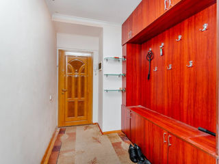 Apartament cu 2 camere, 90 m², Botanica, Chișinău foto 8