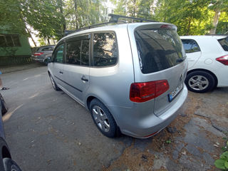 Volkswagen Touran foto 2