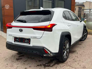 Lexus UX foto 2