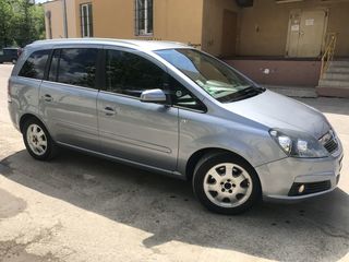 Opel Zafira фото 7