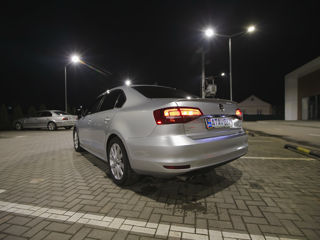 Volkswagen Jetta foto 4