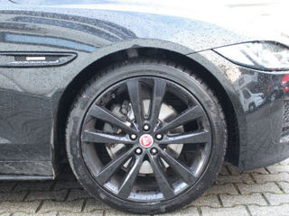 Jaguar XE foto 3