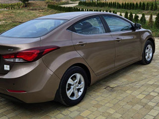 Hyundai Elantra foto 3