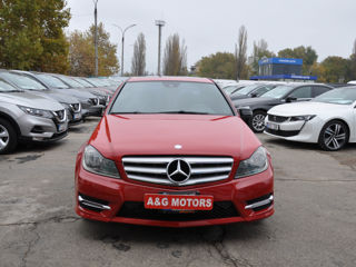 Mercedes C-Class foto 2