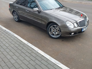 Mercedes E-Class foto 2