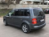 Volkswagen Touran foto 2