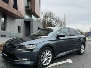 Skoda Superb foto 2