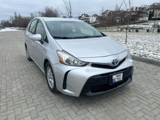 Toyota Prius v
