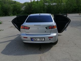 Mitsubishi Lancer foto 2