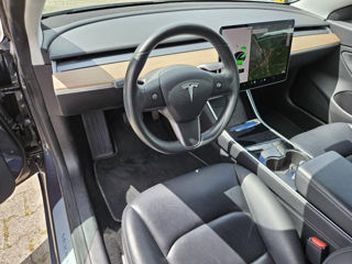 Tesla Model 3 foto 4