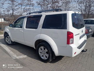 Nissan Pathfinder foto 2