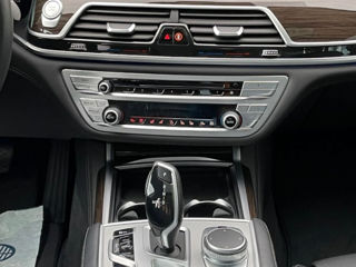 BMW 7 Series foto 8