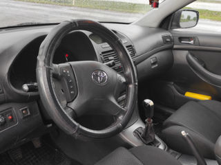 Toyota Avensis foto 1