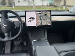 Tesla Model Y foto 8