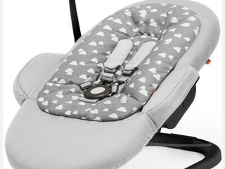 Шезлонг stokke steps bouncer