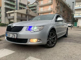 Skoda Superb foto 2