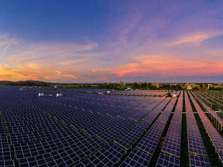 Parc Fotovoltaic la cheie, Centrala fotovoltaica, Baterii de stocare,Operare si mentenanta foto 2