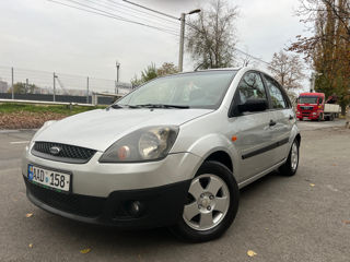 Ford Fiesta foto 3