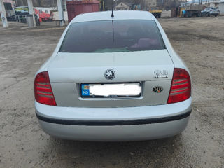 Skoda Superb foto 2