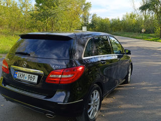 Mercedes B-Class foto 2