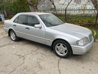 Mercedes C-Class foto 3