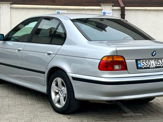 BMW 5 Series foto 3