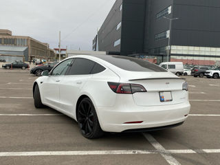 Tesla Model 3 foto 4