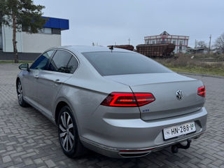 Volkswagen Passat foto 3