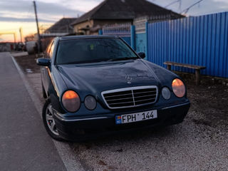 Mercedes E-Class foto 2