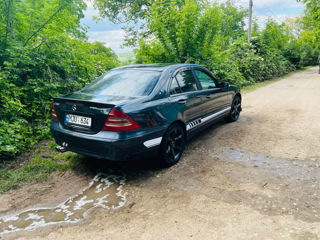 Mercedes C-Class foto 4