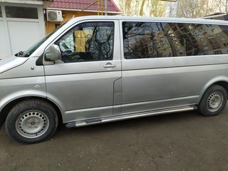 Volkswagen Caravelle foto 1