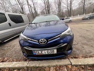 Toyota Avensis foto 1