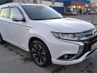 Mitsubishi Outlander foto 1
