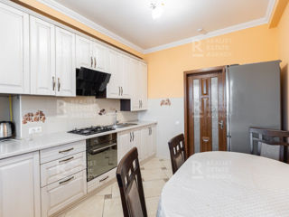 Apartament cu 2 camere, 70 m², Centru, Chișinău foto 2