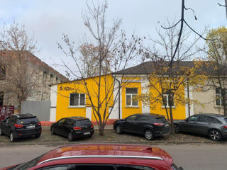 Spre vinzare casa in centru Chisinaului.