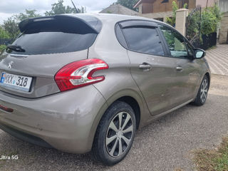 Peugeot 208 foto 5