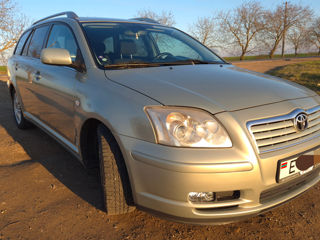 Toyota Avensis foto 5