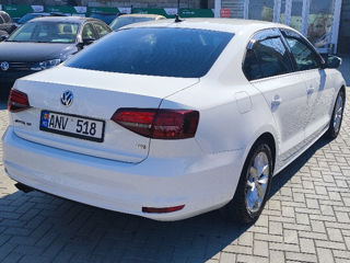 Volkswagen Jetta foto 4