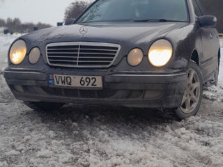 Mercedes E-Class foto 8