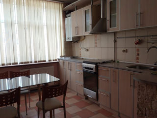 Apartament cu 3 camere, 72 m², Centru, Bălți
