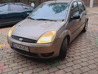 Ford Fiesta foto 2