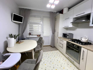 Apartament cu 2 camere, 74 m², Buiucani, Chișinău foto 2