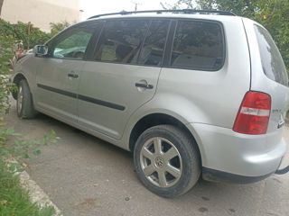 Volkswagen Touran foto 4