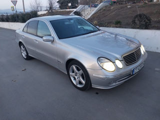 Mercedes E-Class foto 2