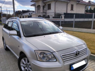 Toyota Avensis foto 8