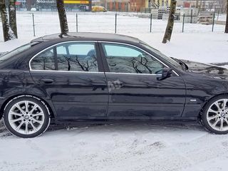 BMW 5 Series foto 8