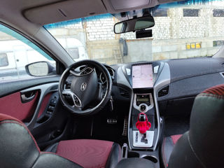 Hyundai Elantra foto 2