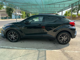 Toyota C-HR foto 2