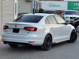 Volkswagen Jetta foto 4